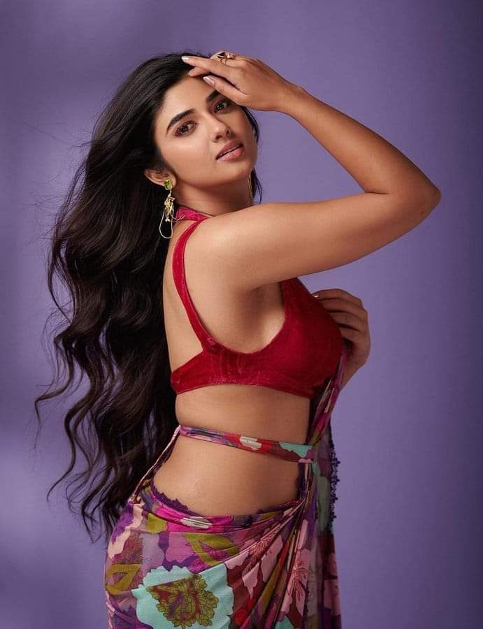 B_UtyDoseDaily's tweet photo. ❤️💙#PragyaNagra 😍💛
 Stunning beauty✨️
#Pragya #Nagra #Gorgeous #PragyaNagra 😍💛 https://t.co/AYoT7SLe0Y