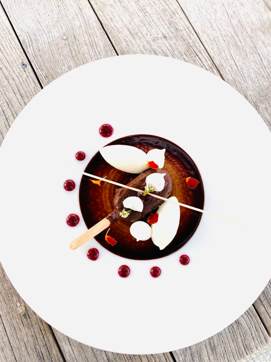 VomoFiji's tweet photo. Far too pretty to eat, but we wouldn’t want to upset Chef:)
Which one first? Kana vinaka!
Divine trilogy of desserts by Chef Pritesh - Vinaka for making our island world even more delicious.
#Fiji #ThreeCourseMeal #HappinessNaturally #BestDesserts #VomoLife https://t.co/hsdIRccIzC
