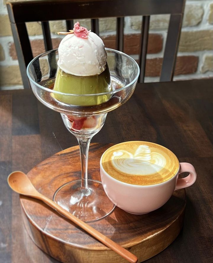 retrip_gourmet's tweet photo. カフェ難民に捧げる！新宿で必ず覚えておきたい穴場カフェ12選☕https://t.co/5gSBsn8FYE https://t.co/OwNdTwTshR