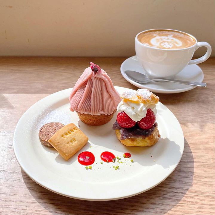 retrip_gourmet's tweet photo. カフェ難民に捧げる！新宿で必ず覚えておきたい穴場カフェ12選☕https://t.co/5gSBsn8FYE https://t.co/OwNdTwTshR
