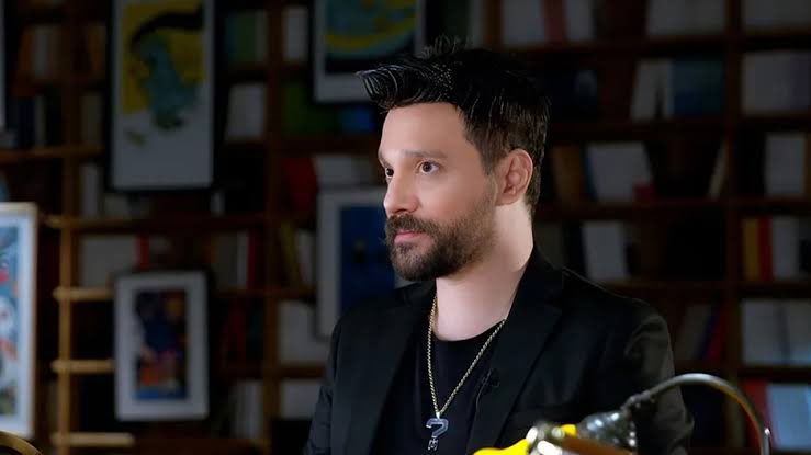 Oğuzhan Uğur (<a href="/OguzhanUgur/">Oğuzhan Uğur</a>):

Filistinliler, açgözlü dedelerinin sattıkları topraklar üzerine kurulmuş İsrail’e intihar saldırısı yaptı. Bu defa kaybettikleri yalnızca üzerine bombalı yelek giydirdikleri fedaileri de olmayacak. İsrail bu defa bölgesel operasyonun ötesinde,