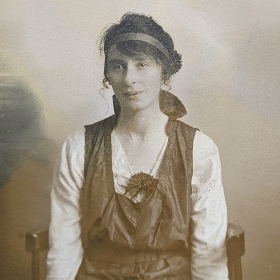 MayMatt_Bonhams's tweet photo. Works by Glasgow Girl, Mary 'May' Reid (1897-1986) @bonhams1793 on 11th Oct. Student at @GSofA one of first generations of women to have access to nude models and photography to aid her work. Incredibly rare to have photo of an artist standing in front of her masterpiece. https://t.co/mZhAruzNJg