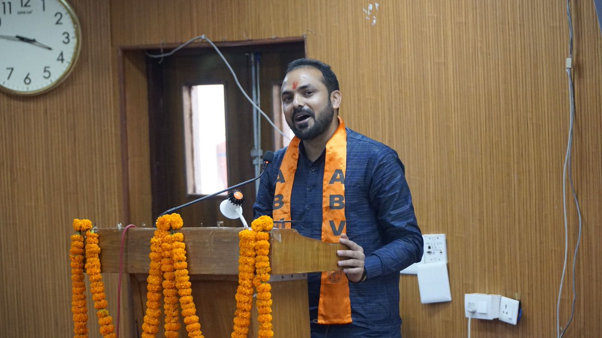 ABVPVoice's tweet photo. बिहार प्रांत में दक्षिण बिहार केंद्रीय विश्वविद्यालय, गया में छत्रपति शिवाजी महाराज के राज्याभिषेक की 350वीं वर्षगांठ के अवसर पर व्याख्यान एवं परिचर्चा का आयोजन किया गया जिसमें अभाविप के राष्ट्रीय महामंत्री श्री @yagywalkya और विश्वविद्यालय के कुलपति प्रो. कामेश्वर नाथ सिंह विशेष रूप से उपस्थित रहे।