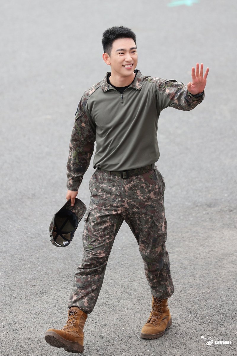 archivejy_'s tweet image. Captain Korea: