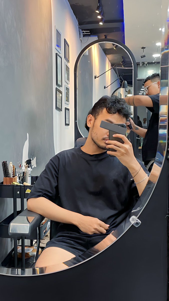 yourbro(mance) tweet media