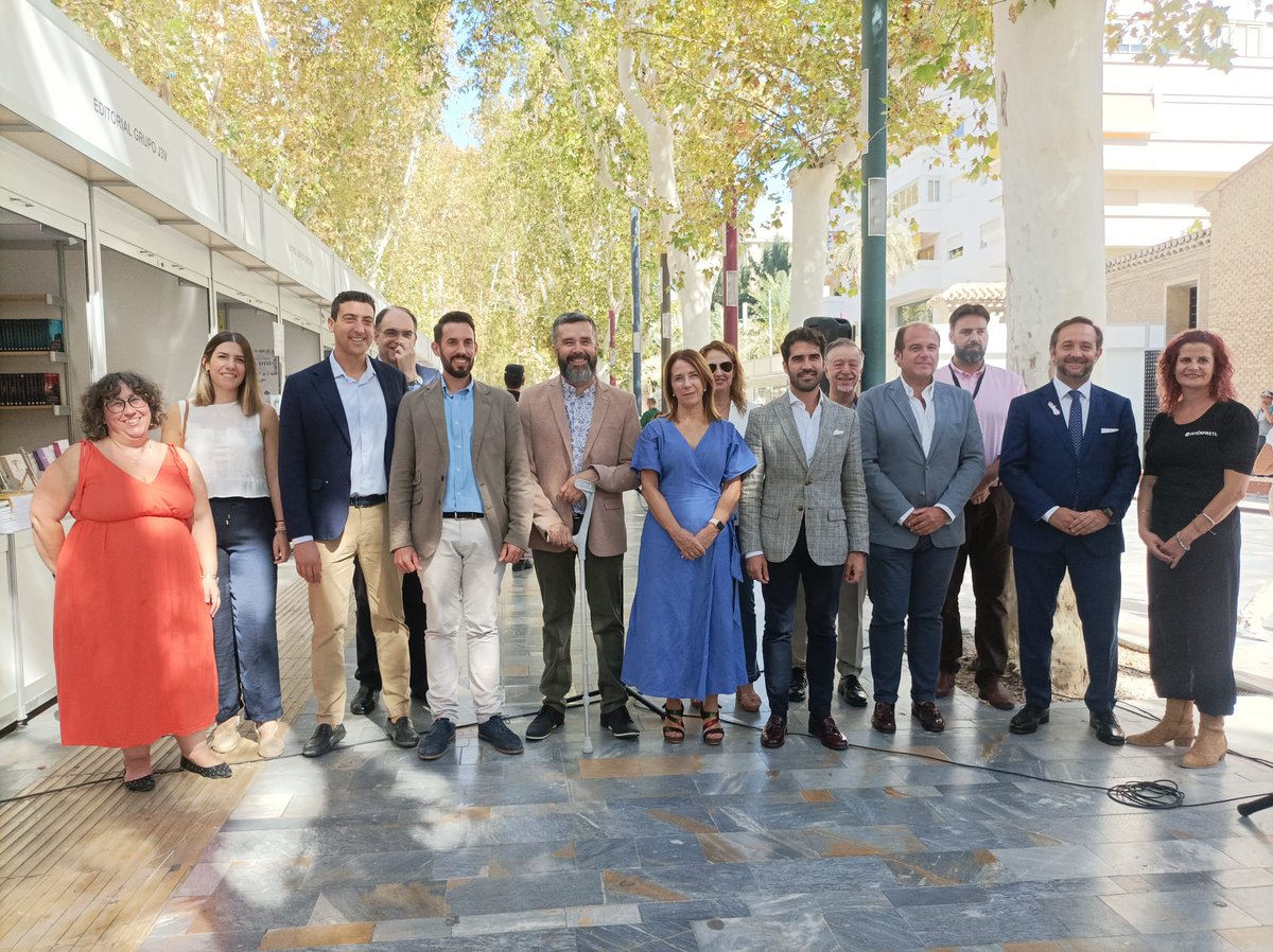 jesusboludatoro's tweet photo. Me temo que va a ser muy complicado resumir estos tres últimos días. Bueno, quizá sea sencillo: MAGIA. 
#LaFeriaBonica #FLMU23 #Ferialibromurcia23 https://t.co/w9tRI5GDeF