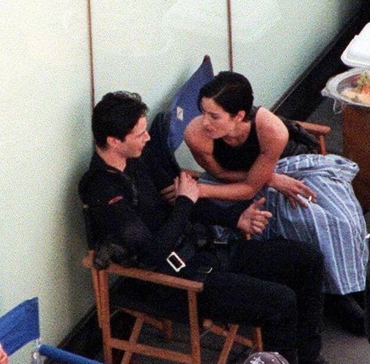 TheCinesthetic's tweet image. Carrie-Anne Moss and Keanu Reeves behind the scenes of The Matrix, 1999.
