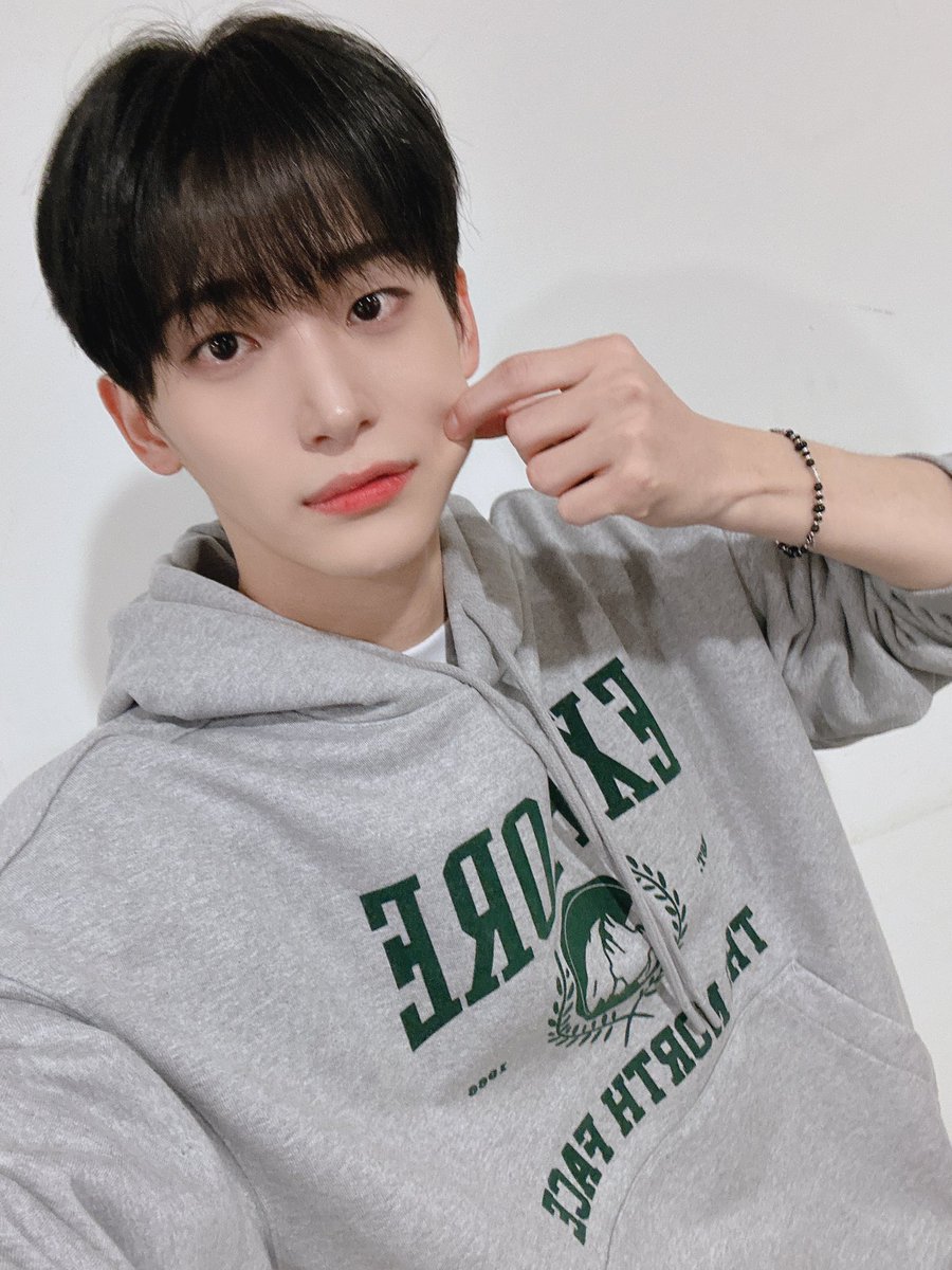 CRAVITY_twt's tweet photo. 커트했지롱~☺️
#정모 #러비티 #크래비티 https://t.co/XUx7TXwjKX