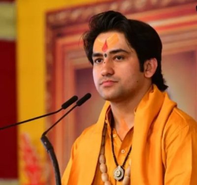 Hindus, wake up, otherwise the situation will become like #Kashmir - Bagheshwar Dham’s Pandit Dhirendra Krishna Shastri warns the Hindus

"If you are a Hindu then hoist the flag on your homes. Apply tilak on the head. Be adamant on making the country a #HinduRashtra. You support