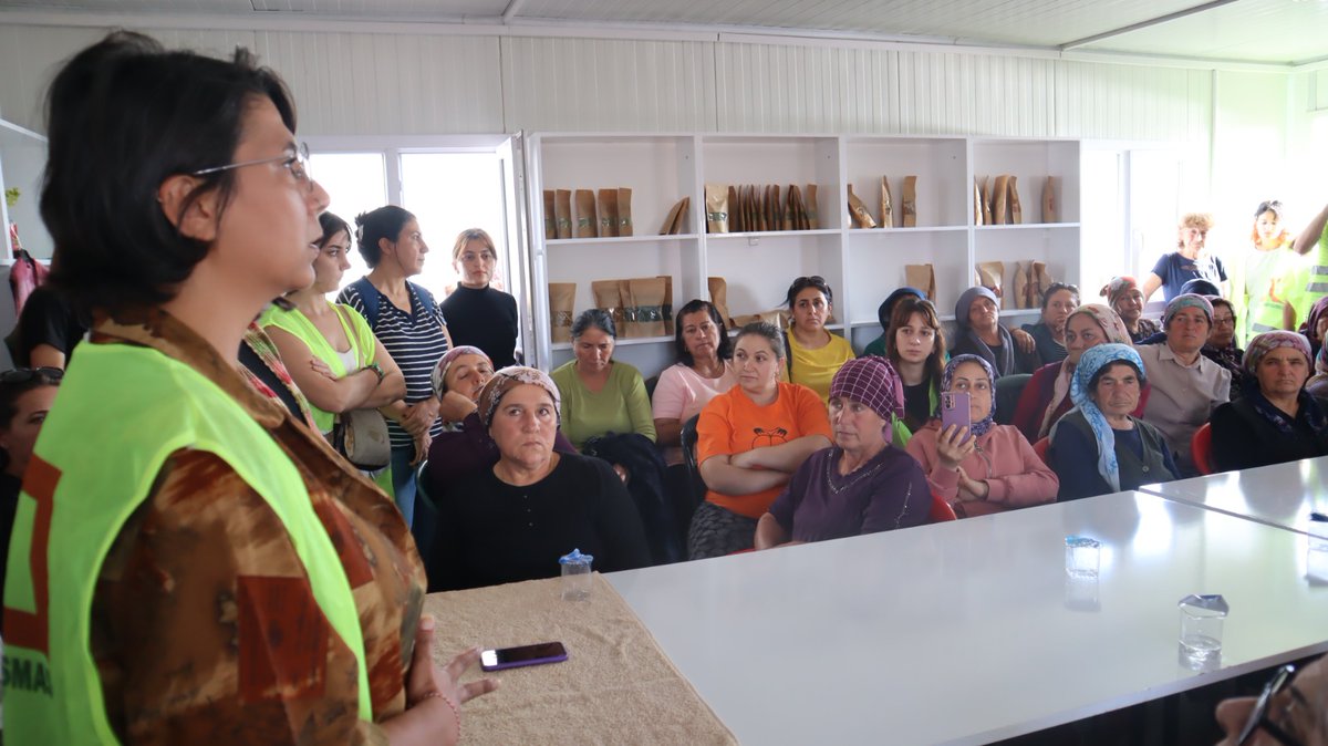 GolbasiDepremm's tweet photo. Kalemkaş Köyü'nde gerçekleştirilen dayanışma etkinliğinde kadın dayanışma merkezi, çocuk oyun evi, gençlik merkezi, kütüphane açılışları sonrası etkinlik konserler ve "Üç Gün" belgeseli gösterimi ile sona erdi. Gün boyu yapılan etkinliklerde çevre köylerden+ https://t.co/2rZIjhXeSq