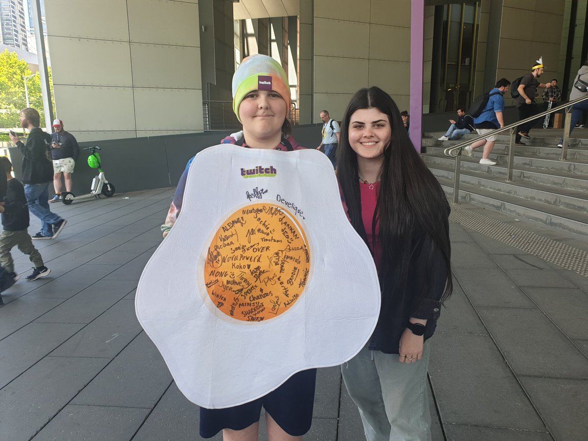 james_is_an_egg tweet media