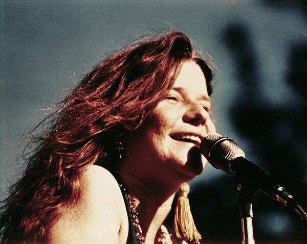 GiONEUdPEKOW0e7's tweet photo. 職場チーフにさり気なく聞いた…
ジャニスは16日に復帰するらしい‥
#janisjoplin 
#cheapThrill
#halfmoon https://t.co/lgM7ySlyk6
