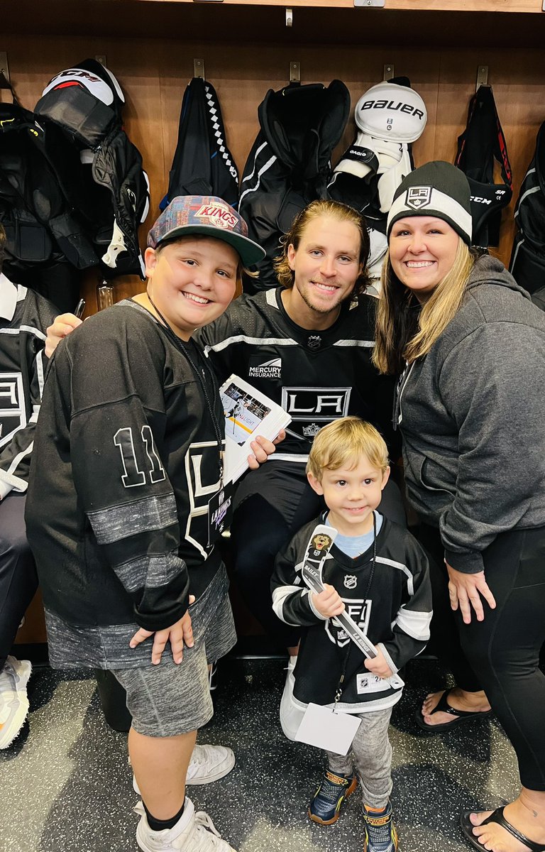 HodisKristin's tweet photo. What a day to remember 🖤🤍 #GoKingsGo #lakings #HockeyIsBack @LAKings https://t.co/lTVYDp0mux