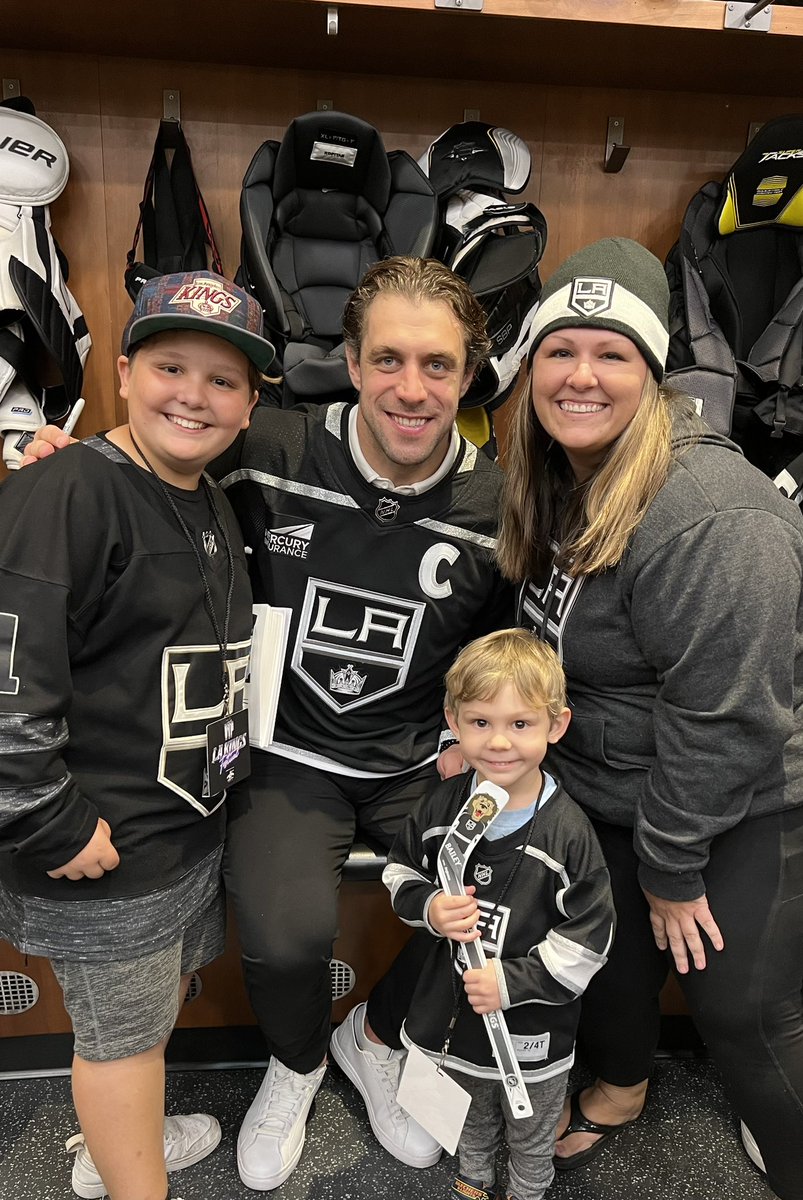 HodisKristin's tweet photo. What a day to remember 🖤🤍 #GoKingsGo #lakings #HockeyIsBack @LAKings https://t.co/lTVYDp0mux