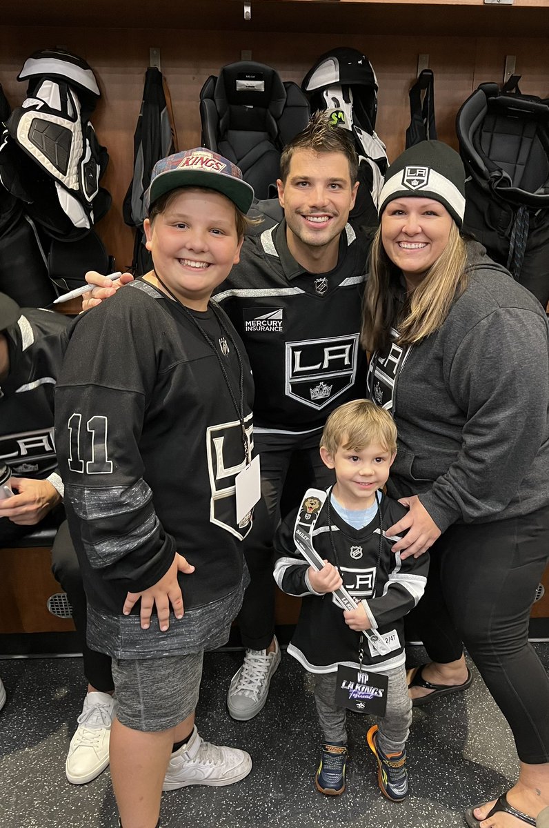 HodisKristin's tweet photo. What a day to remember 🖤🤍 #GoKingsGo #lakings #HockeyIsBack @LAKings https://t.co/lTVYDp0mux