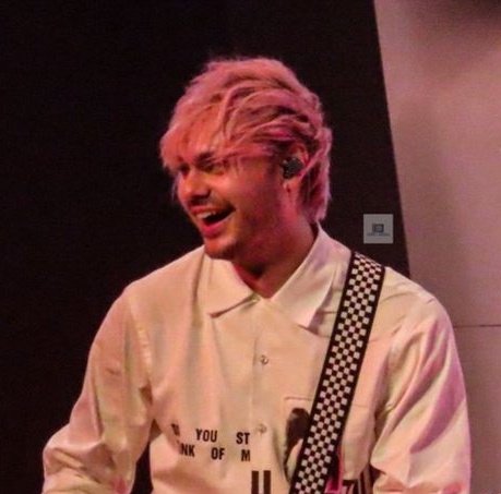 Michaelsmilebot's tweet photo. ✨ And you've got a smile that can light up this whole town ✨ https://t.co/fflyzh54Hs
