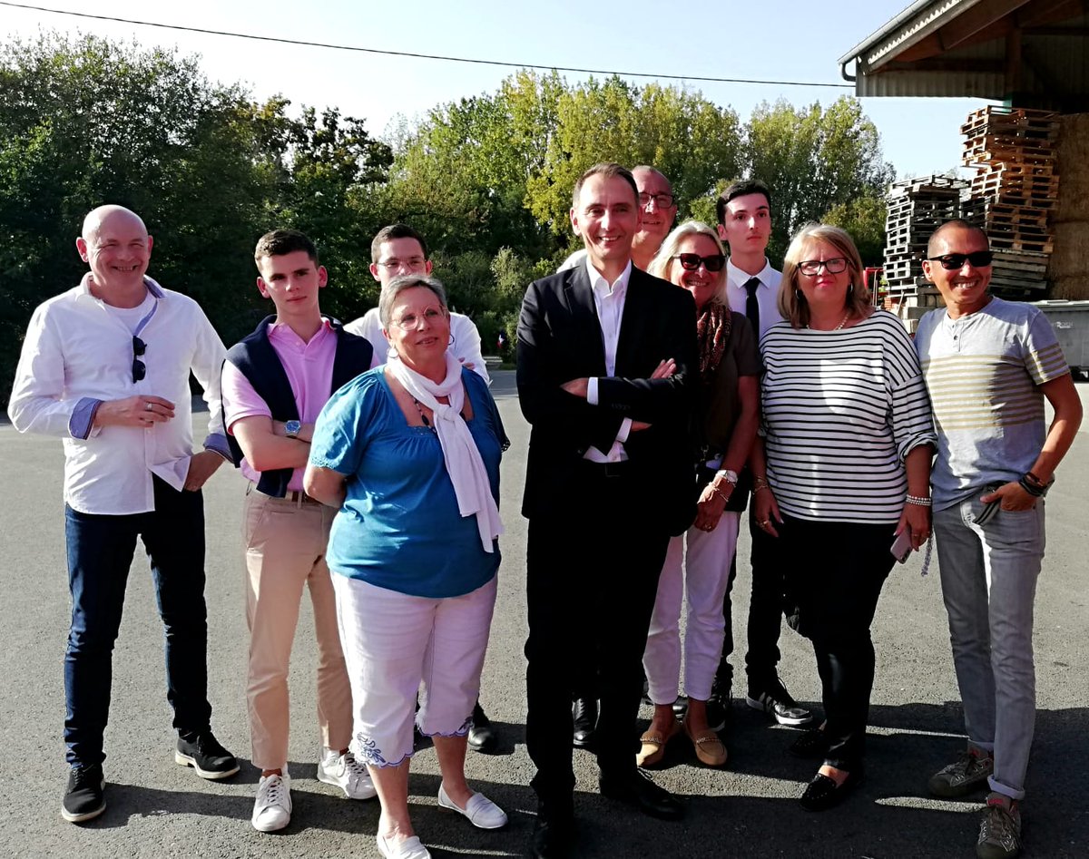 Christel_Henaff's tweet photo. Présente avec des militants du @RNational_29 et @ReneeThom29 Thomaïdis notre DD à la superbe fête champêtre du #RN35 organisée par @GillesPennelle  et son équipe avec @ljacobelli  en invité d'honneur et la présence de @Gilles_Lebreton  . 
#VivementLe9Juin
🇫🇷 https://t.co/McRIDRvfGJ