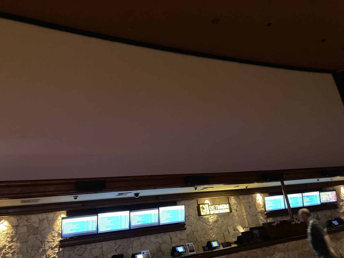 #Mirage again, showing why its inot a cool #Vegas #sportsbook. Turned off TVs soon after USC #tripleovertime finish