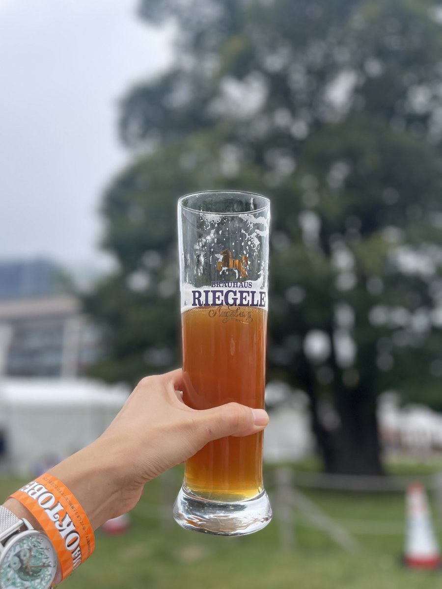 ojstrk's tweet photo. #横浜オクトーバーフェスト2023
#横浜赤レンガ倉庫 #ビール
#RIEGELE #IPA

三連休のど真ん中激混みのオクトーバーフェスト🍻狙いを定めてリーゲレIPA！
フードはもちろんプレッツェル🥨🥨
おいしーー❤︎ https://t.co/ZUVtHmT3Hl
