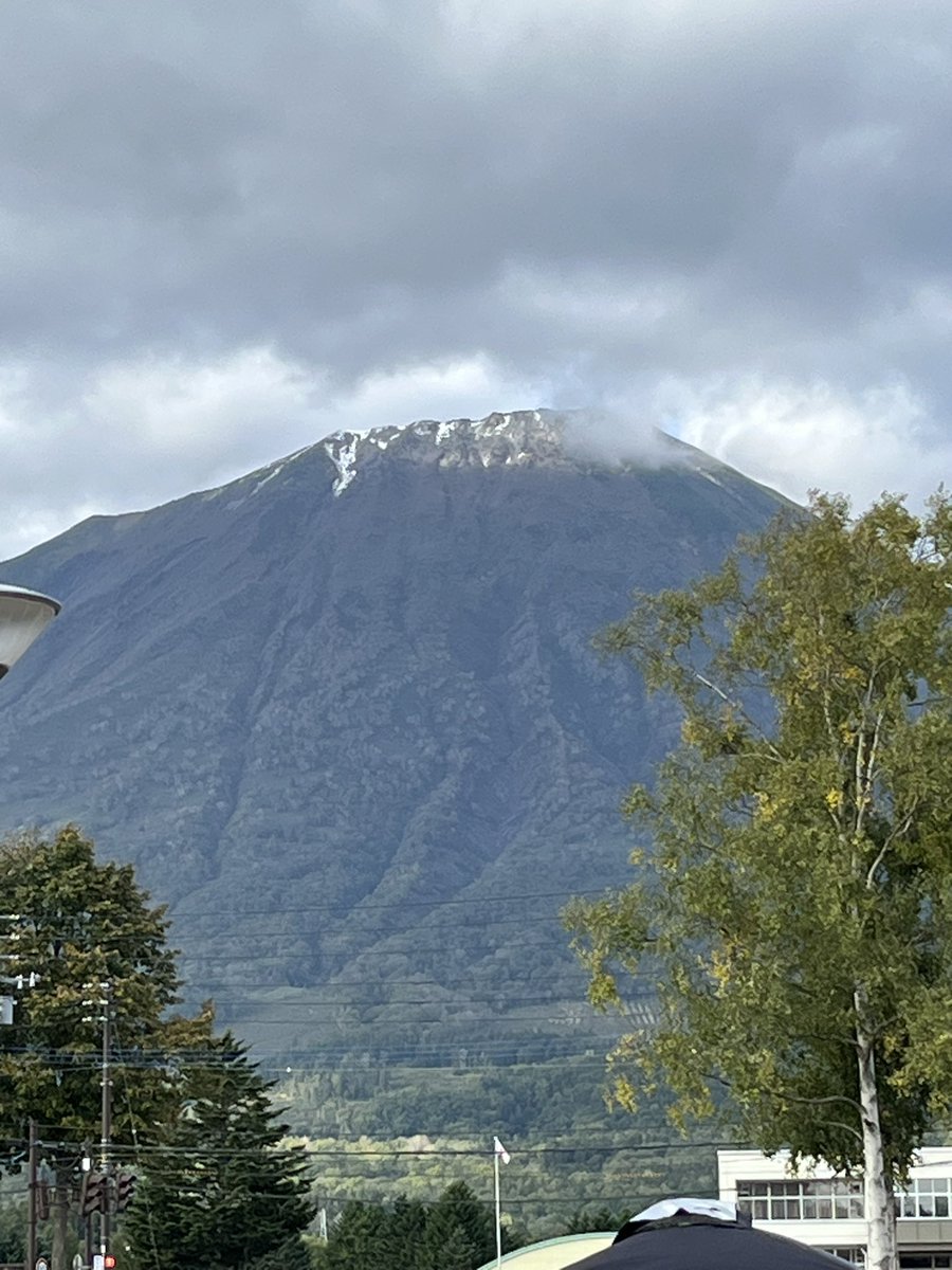 nanba0730's tweet photo. 羊蹄山⛰️今年の秋は短そう😢 https://t.co/Po7QL5H7mb