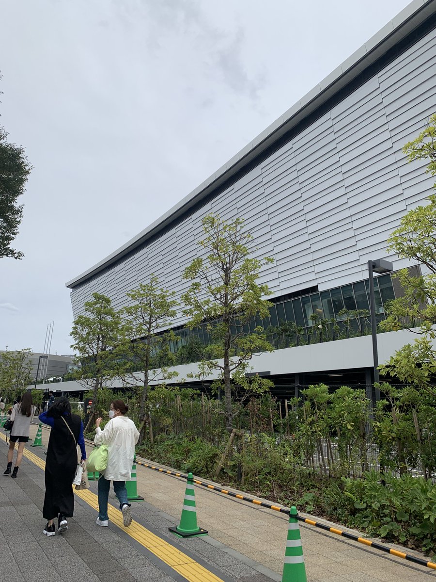 nagureum's tweet photo. 残念なことに、私のような外国人は日本人の女の子からコンサートのチケットの詐欺に遭いました。せっかくここにいるのに、7年間待ったにもかかわらずショーに参加できないのはとても残念です。ぜひ皆さんもショーを楽しんで、6人の少年たちと一緒に応援してください。😭😭😭
 #2PM_15th_Anniversary https://t.co/rbnvmtXeFd