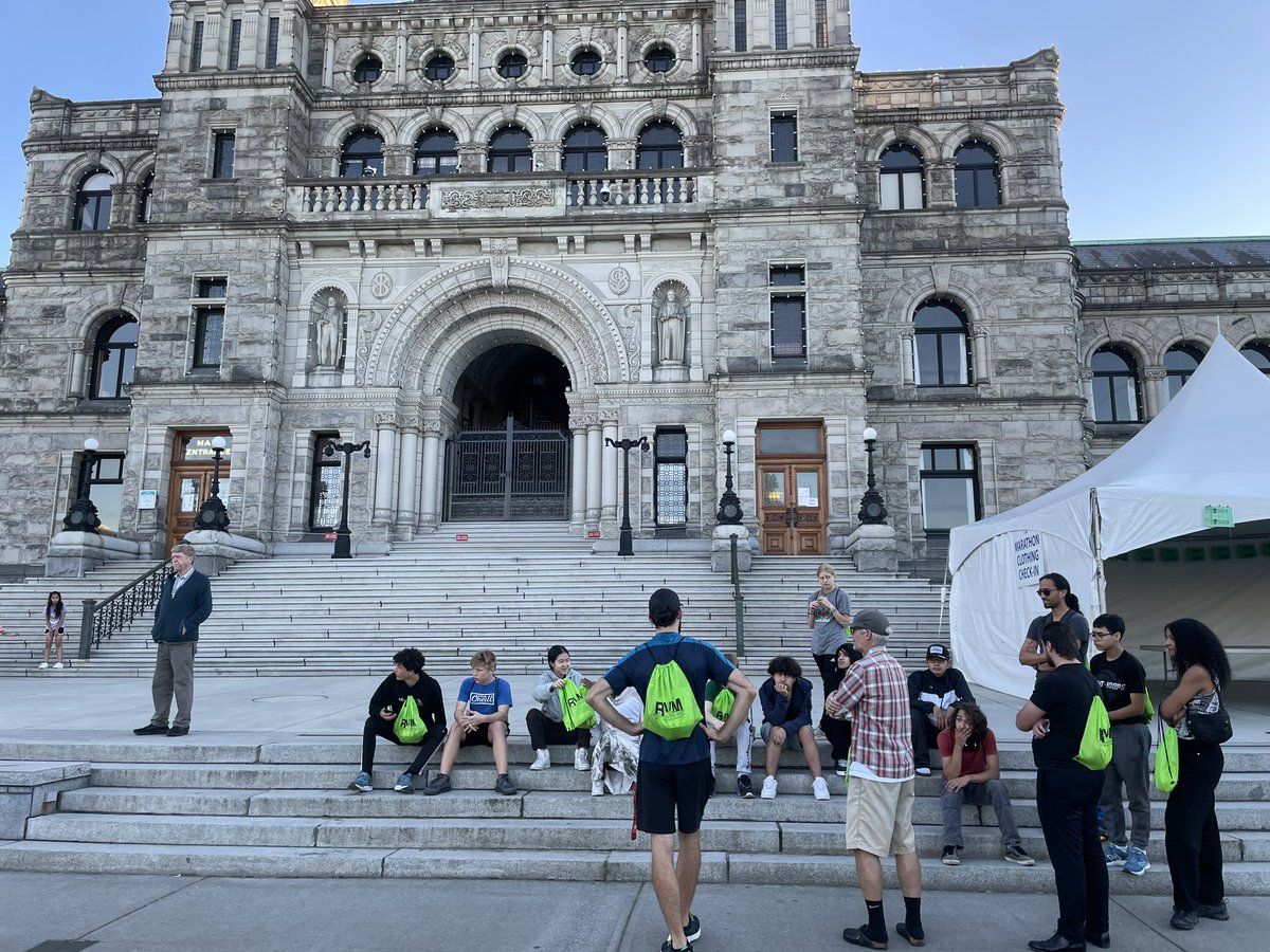 BlueSteele1992's tweet photo. A Streetfront first for the Victoria marathon. 20 runners will don the fluorescent yellow and take the 55,000 steps to finish 42.2 km thanks to the VPFoundation and Forerunners for their continued support of these incredible youth! https://t.co/4kPbqQGbB1