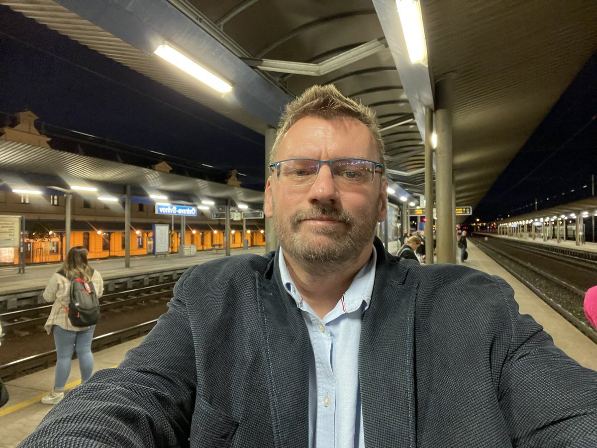 lubomir_volny's tweet photo. A když budete hodní, tak Vám, možná již i dnes🤷‍♂️, řeknu kam a proč jedu 😅 🚂 😁🚕😅🛫

Už se to blíží, již jen pár (desítek) hodin a budu tam, kde je správné, že jsem vyjel a všichni lidé skutečně dobré vůle s radostí uvidí a uslyší to, co na místě uvidím, uslyším, natočím a odvysílám , protože toto dílo je dobré👍🍀♥️