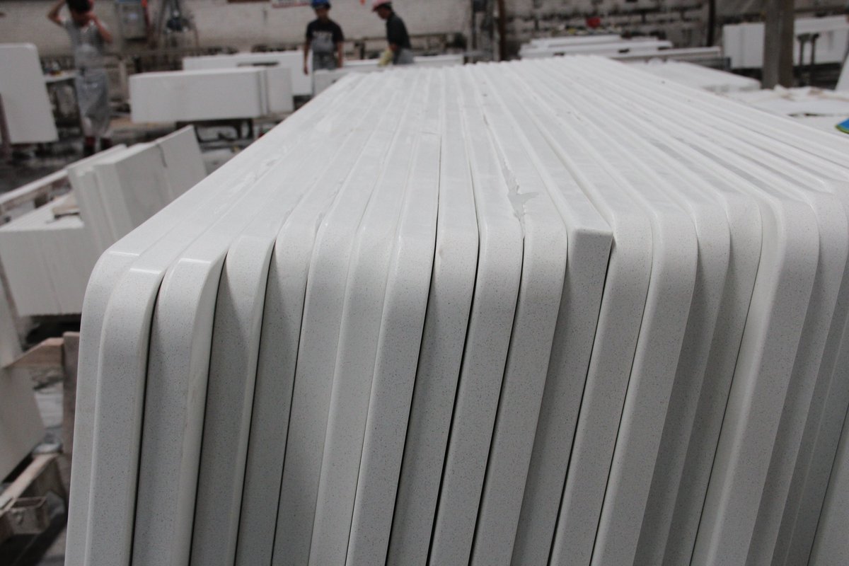 Ansen_stone's tweet image. Ever wondered how those stunning quartz slabs are made? Join us for a virtual tour inside a quartz factory and uncover the art and science that goes into crafting these beauties. #QuartzSlabs #ManufacturingMagic
