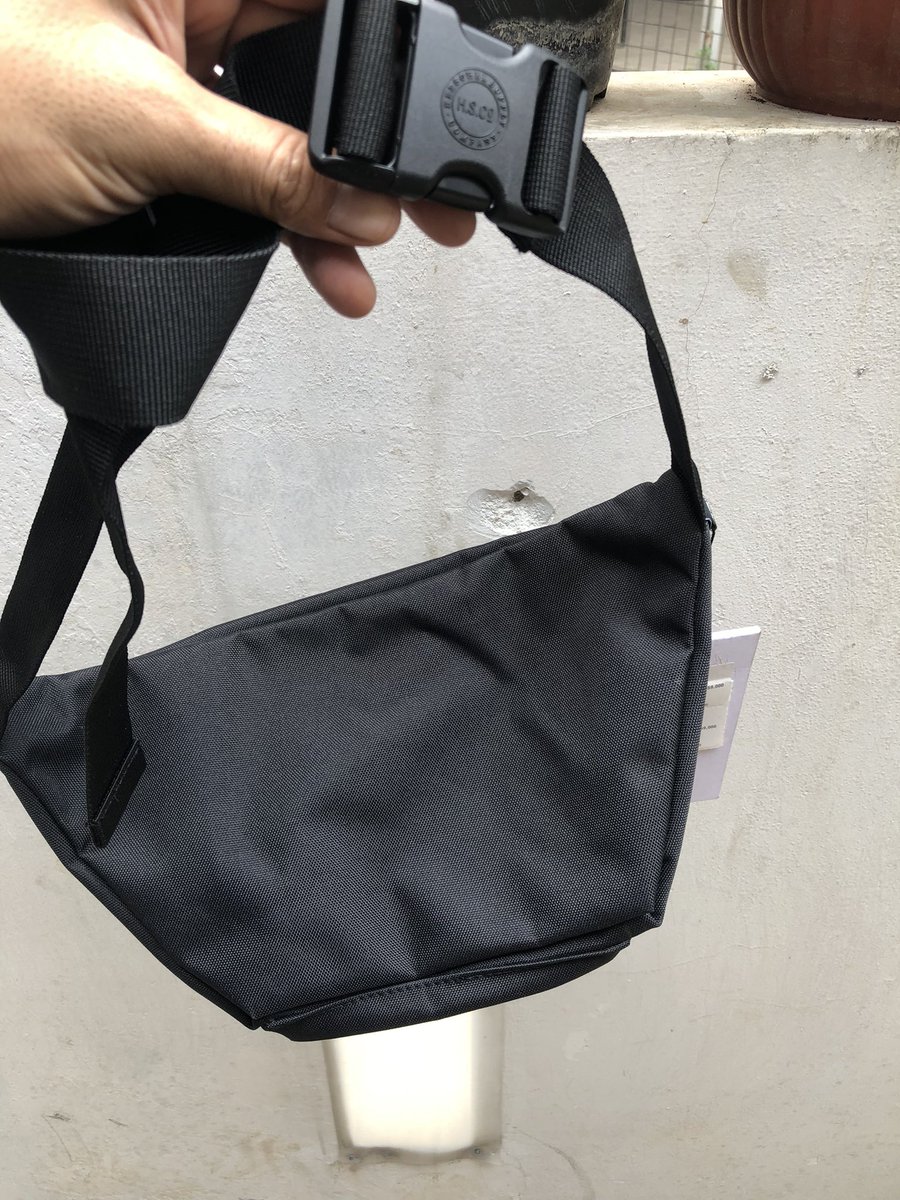 Brand mew herschell seventeen notmal price 599k my price 400k aja