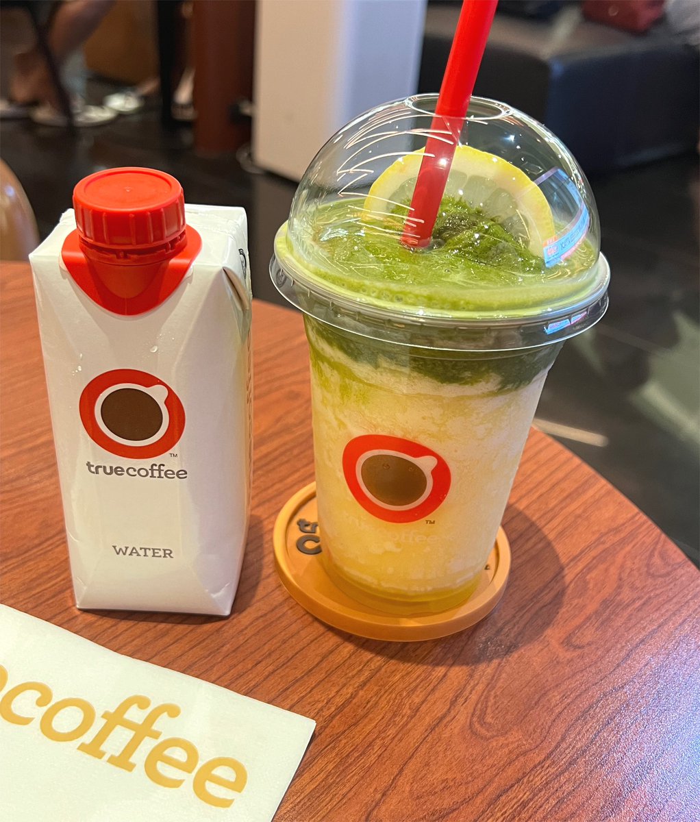 Uhpatva's tweet photo. พิเศษสำหรับลูกค้า TrueSphere เมนู “Twisted Yuzu Matcha” หอมสดชื่นส้มยูซุผสมกับมัทชะเข้มข้นมาก อร่อย มีรสปรี้ยว ชื่นใจ มีขายที่ทรูสเฟียร์เท่านั้น แก้วละ 150.- (บัตรทรูแบล็คการ์ด ลด 50% เพิ่มด้วย ดีเลยนะ)
•
No Sponsor จ่ายเองตลอดค่า หมดไปเยอะ
#TrueCoffee #TrueSphere #อร่อยบอกต่อ https://t.co/6t9llEhXjp