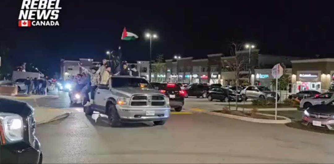 krushil1302's tweet photo. This is not #Gaza or #Palestine, this is Toronto #Canada. India already said Canada is the new house of #Terrorists

#Israel #hamas #Lebanon
#IsraelPalestineWar #canadaSupportsTerrorism #Canadian #JustinTrudeau #IndiaStandWithIsrael #canadaindia #Toronto https://t.co/8npcQN36tn