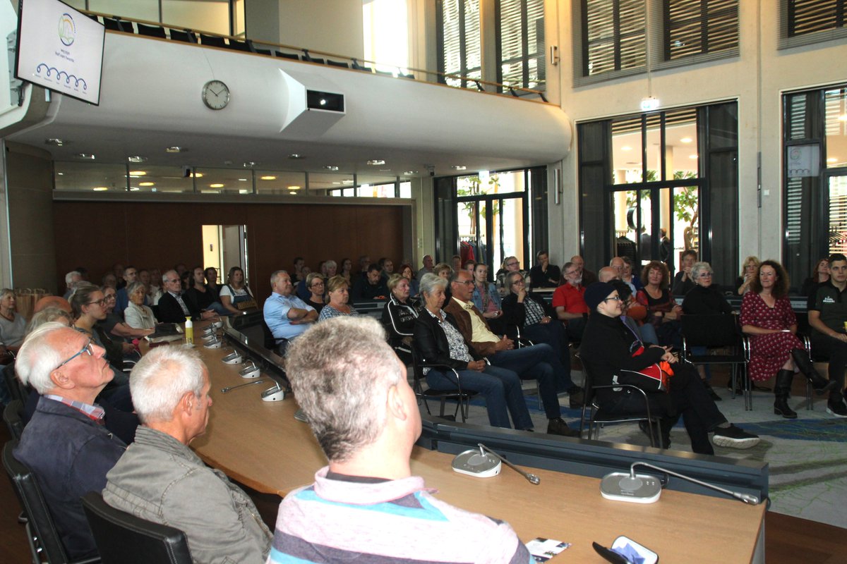 Gisteren werden 80 nieuwe inwoners welkom geheten door <a href="/BurgNauta/">Ellen Nauta</a> en Bert Eeftink. Het programma bestond uit een informatief deel in het gemeentehuis en de stadswandeling.

Iedereen veel geluk en woonplezier in <a href="/gemhofvantwente/">Gemeente Hof van Twente</a>!
 
hofmarketing.nl/nieuws1/inwone…

#wijzijnhofvantwente