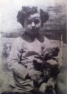 8 October 1936 | A French Jewish boy, Victor Mandelbaum, was born in Paris.

In August 1942 he was deported to #Auschwitz from #Drancy. After the selection he was murdered in a gas chamber.