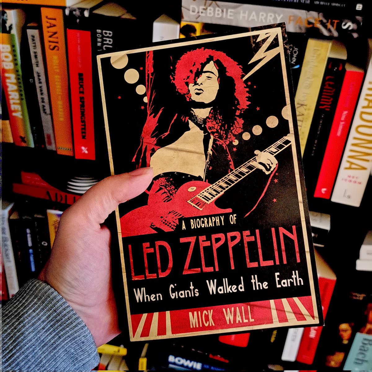 Nonkel_Muziek's tweet photo. Leestip op zondag met Nonkel Muziek: Led Zeppelin - When Giants Walked the Earth van Mick Wall. De rockschrijver bracht ook al oa boeken uit over Guns N' Roses, Pearl Jam, Black Sabbath, Lou Reed en Foo Fighters. #ledzeppelin #mickwall #nonkelmuziek https://t.co/WYZFg4TWeq
