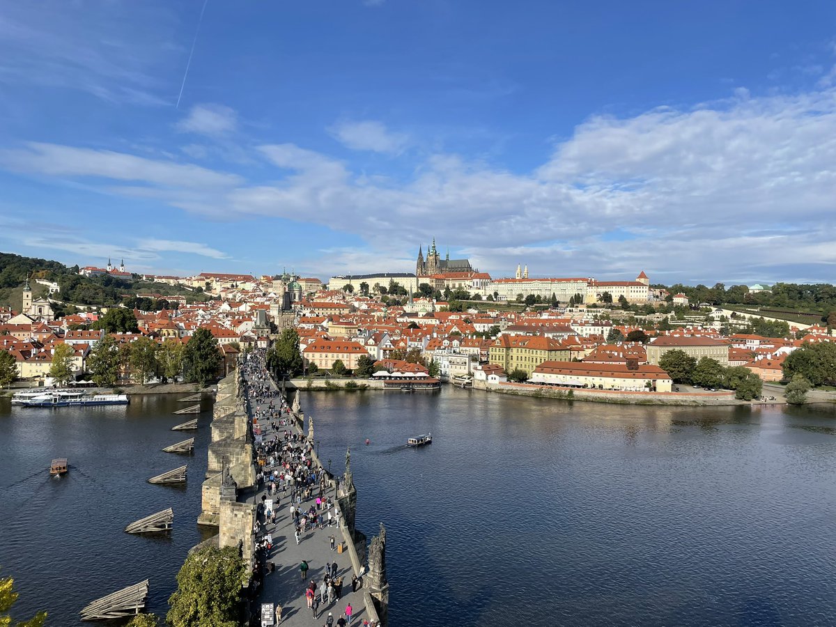 世界一綺麗な？図書館とプラハ城🏰