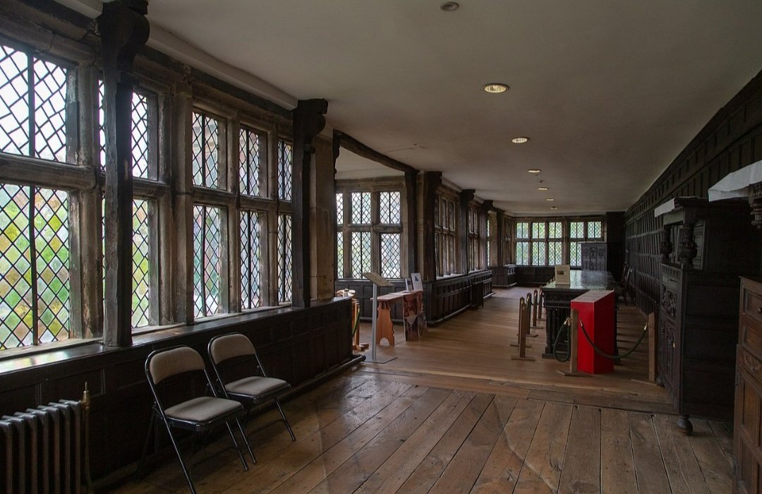 HeritageDetectv's tweet photo. #Longgallery- a long, narrow room often in #Elizabethan &amp; #Jacobean houses. Usually on the highest reception floor of country houses &amp; with many windows for views, family paintings, libraries &amp; also exercise when weather was poor. #LittleMoreton, #Astley, #Ham &amp; @Blickling Halls https://t.co/rsJgfNvzOG