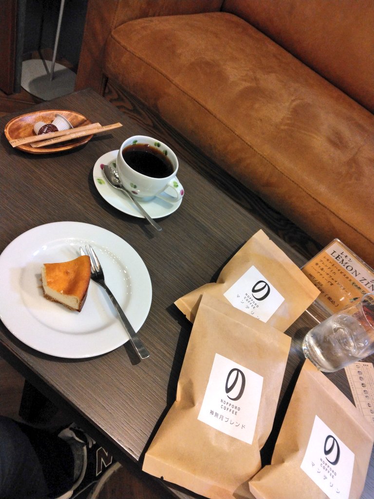 okanakanyanka's tweet image. 素敵なリュックに
好きな季節が追いついた🙆
一人散歩も楽しい～～🙌

#尾崎縫製さんのトートリュック
#NOPPOROCOFFEE
#EBRI