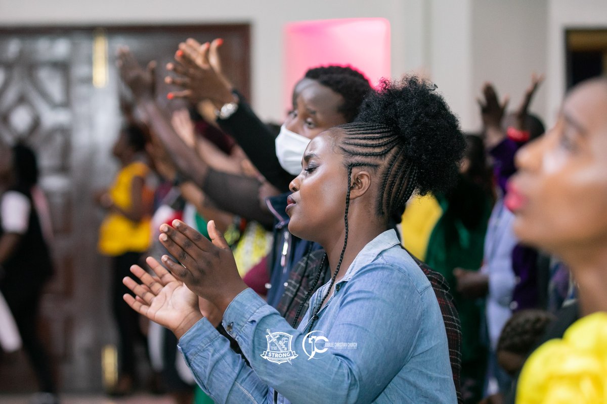 RevKathyKiuna's tweet photo. I’ve never seen a pot of gold at the end of a rainbow,
But I’ve got a promise I can hold in the middle of the struggle,
God if you said it,You’ll perform it,
May not be how I want You to, But here’s what I’ll do #BeStrongAndDoExploits https://t.co/phuTnqJkgZ