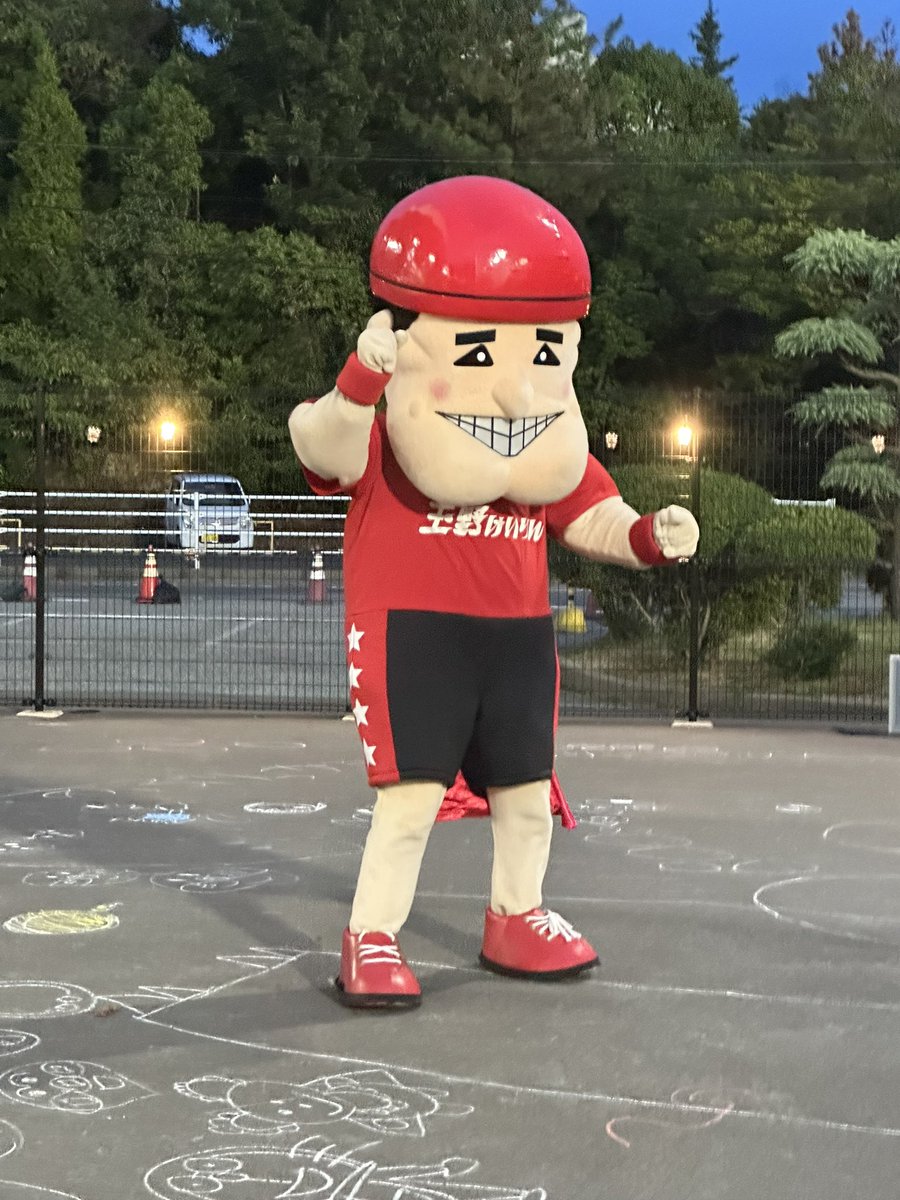 Chirrr_chamcham's tweet image. 慎平さ〜〜ん👋ってした🥺
話せて嬉しかった✨😚
え？！遠いのになんで(いるの)！？あ〜東口！！と、なった😂
#ぺーちゃんねる に
#東口善朋 選手が出演するの
正座待機で待ってます🧎‍♀️
#加藤慎平 元選手
チャリロトさんにも絡んでいくスタイル🫶(やめなさい)玉ちゃんファンサ良すぎて神ってた😍