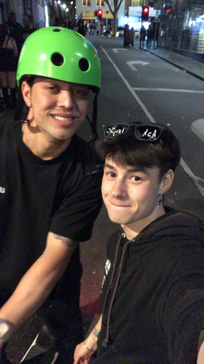 AshJC1327's tweet photo. If I got a photo with you please SEND IT THRU https://t.co/HyTDby2deX