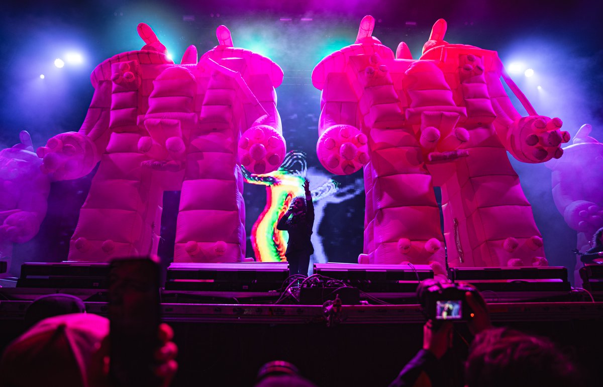 PulsoGNP's tweet photo. Imposible salir del sueño al que nos llevaron los Flaming Lips. 💗🌌
Cada parte de su show nos mandó a otra dimensión, justo como lo prometieron. ⚡

#PulsoGNP23 https://t.co/wOW2SF1yia