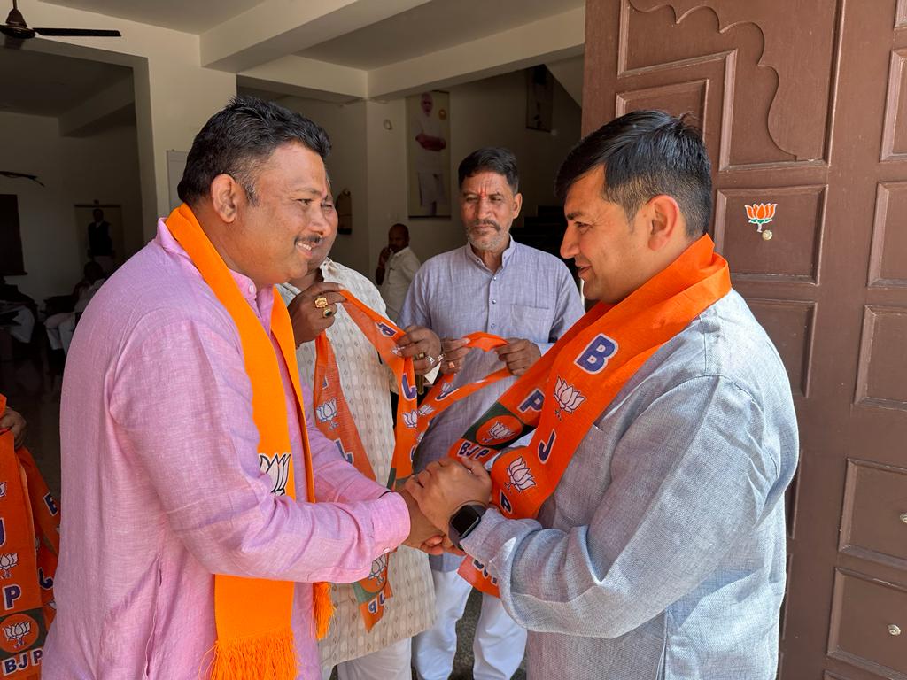 pravinmalibjp's tweet photo. आज केन्द्रीय विधायक प्रवास योजना के तहत राजस्थान के बांसवाड़ा जिला कार्यालय में आयोजित बैठक में जिले के भाजपा नेताओं एवं कार्यकर्ताओं द्वारा मेरा स्नेहपूर्ण स्वागत किया।
ये स्वागत और सम्मान के लिए में आप सभी का आभार व्यक्त करता हूं।
#Baswada #Rajasthan #bjp #mla https://t.co/Chl1PQSEQp