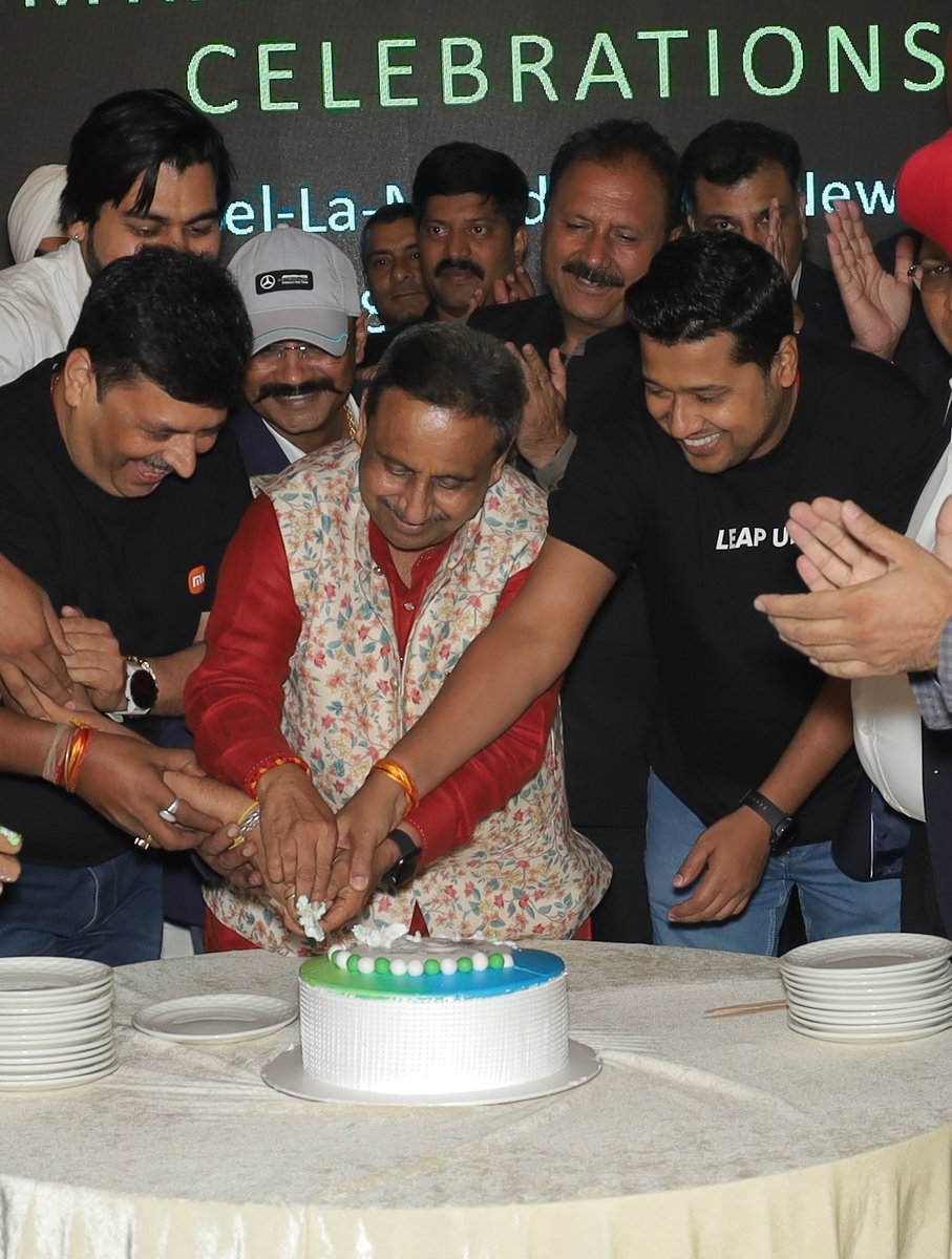AimraIndia's tweet photo. 🙏🎉 Sending our sincerest gratitude and warmest wishes to Shri @Praveendel ji on this special day!
Your gentle guidance and unwavering support have made a profound impact on us. 
🎂🎉 May this year bring infinite joy, blessings, and all the kindness life offers. Happy birthday! 🌟🎁

 #gratitude #mentorship #kindness #happiness #birthdayblessings #celebration