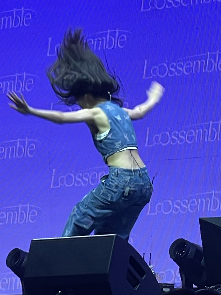 tainli_'s tweet photo. BEEN GOING TO CONCERTS AND HAVING FUN!!!! https://t.co/iIA90OWe1P
