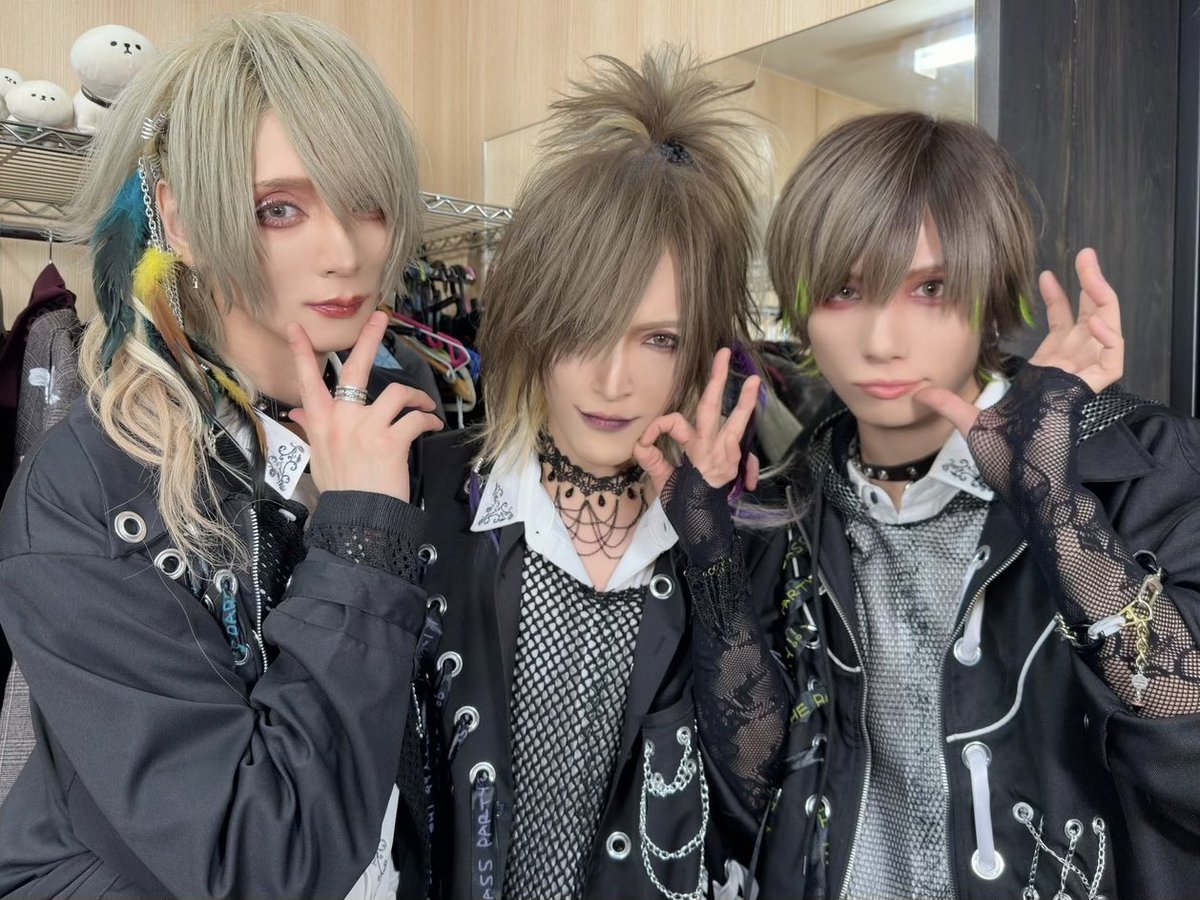 ruiofficial_t's tweet photo. 久々べすぱち。
3人のスケジュール合わせるのなかなか困難だけど、やはりこの3人でなくてはと強く感じた日。楽しかったです。
次いつ開催できるだろ?
そして開演時間の押しにより皆様にご迷惑をお掛けしてしまい申し訳ないです。
諸々試行錯誤し頑張っていくので今後ともよろしくね。どうもありがと。 https://t.co/m4Ezee9ahQ