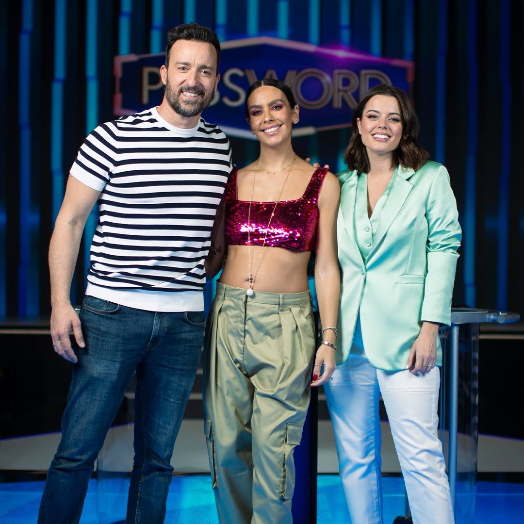 Dos30TV's tweet photo. Más de 2.4 millones de espectadores conectaron en algún momento con #Password11 en el prime time de @antena3com

✨ @Passwordoficial firma un 6.1% de share y 574.000 espectadores

✨ Crece en mujeres (7.6% de share)

#QueVivaLaTele #Audiencias https://t.co/tFcbqX9kdD