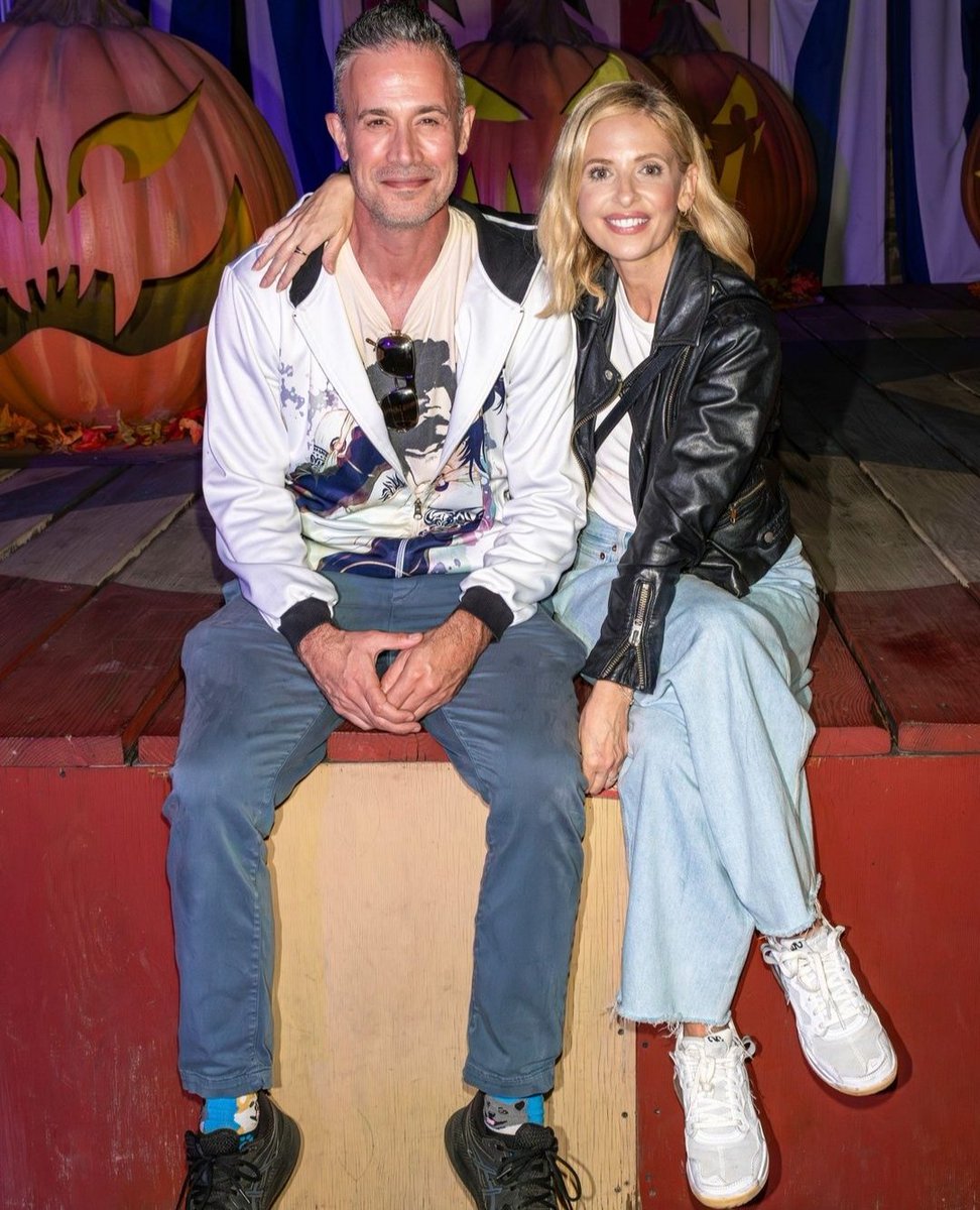 If they were not celebrities, they could be a regular couple 😍 #smg #sarahmichellegellar #couple
