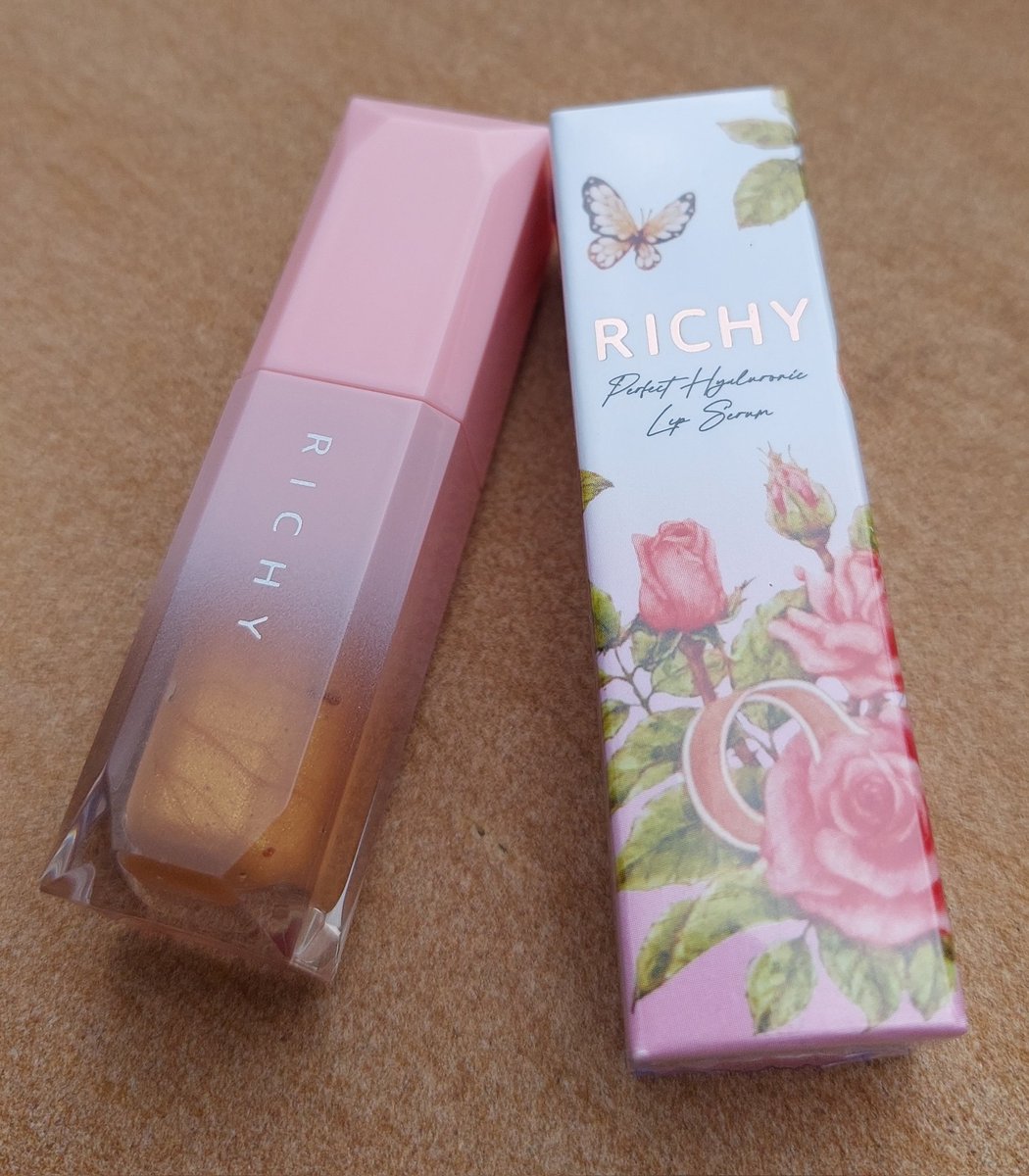 ของขวัญวันเกิดมาแล้ว 🎁 แพคเกจ น่ารักมาก ส่งของไวร้านนี้รับประกันการส่งของเลย เอาไปอวดให้คนรู้จัก เขาสนใจ ฝากซื้อด้วย ดีใจมาก มามีสุขภาพปากชุ่มชื้นกันด้วย  Richy Perfect Hyaluronic Lip Serum 💄😚 กันค่ะ
#ริชชี่อรเณศ
#grstore11
#ก็อตริชชี่
#อิทธิริช