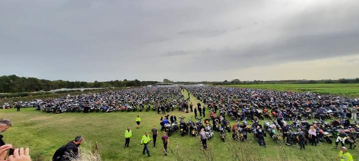 JRP468002's tweet photo. About 10000 motorbikes parked in the field at the National Memorial Arboretum st the annual  Ride To The Wall (RTTW) yesterday. (If you zoom in you can see my bike!🤣). Credit to bikers raising funds for this special place to pay our respects.
#lestweforget https://t.co/KS5XjWUwa5