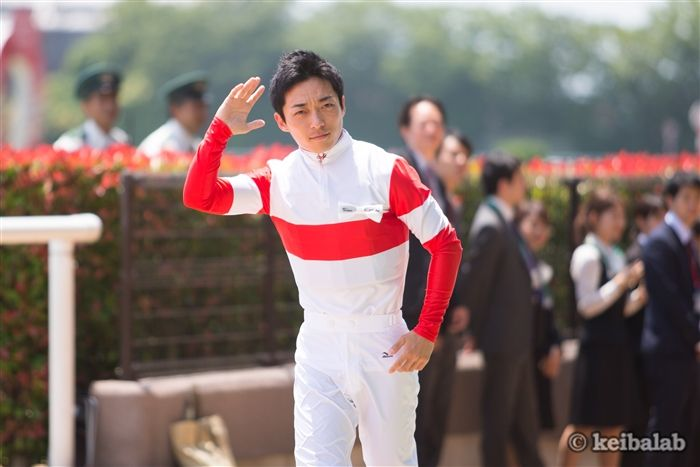川田純煌騎手は本日、(株)ダノックスの勝負服で騎乗。数年後、父の川田